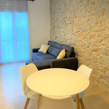 Apartment Centre *